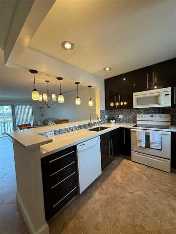 218 NE 12th Ave, Hallandale Beach, FL 33009
