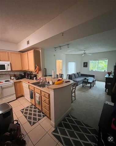 6001 SW 70th St, South Miami, FL 33143