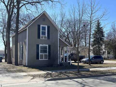 812 E Eighth, Traverse City, MI 49686