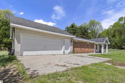 19894 McClish Road, Copemish, MI 49625
