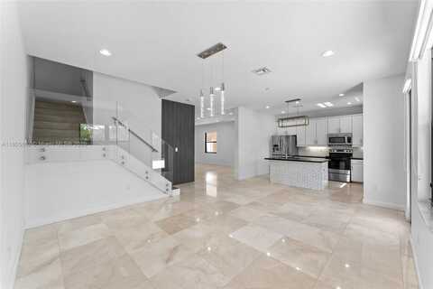 870 NE 191st St, Miami, FL 33179