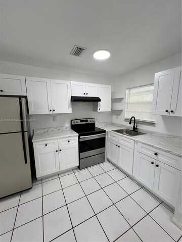 2596 NE 182nd Ter, North Miami Beach, FL 33160
