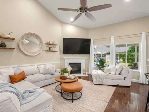 432 W Prescott Avenue, Clovis, CA 93619
