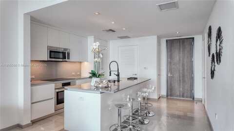 68 SE 6th St, Miami, FL 33131
