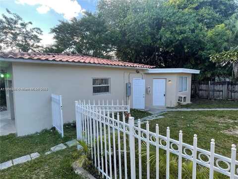 595 NE 121st St, North Miami, FL 33161