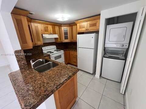 10303 NW 9th St Cir, Miami, FL 33172