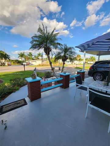 812 Lake McGregor Dr, Fort Myers, FL 33919