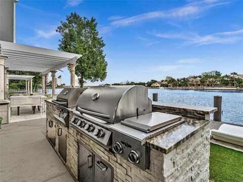9821 E Bay Harbor Dr, Bay Harbor Islands, FL 33154