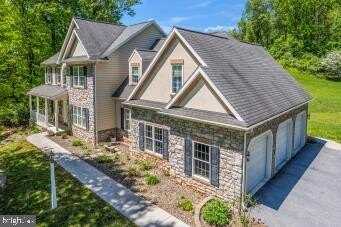 304 IRON VALLEY DRIVE, LEBANON, PA 17042