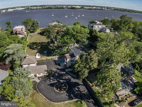 206 CARRIAGE HOUSE LANE, RIVERTON, NJ 08077