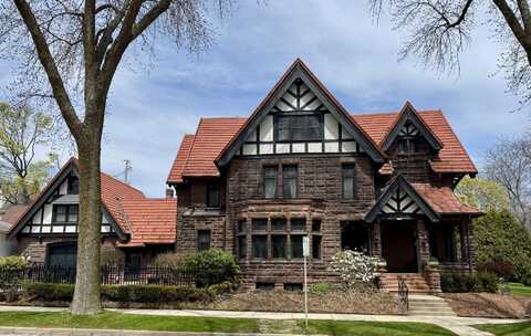 2701 N Lake Dr, Milwaukee, WI 53211