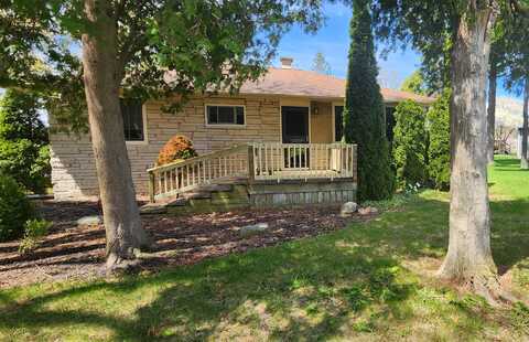 10935 S Nicholson Rd, Oak Creek, WI 53154