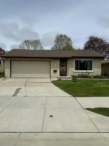 1618 Waldo Blvd, Manitowoc, WI 54220
