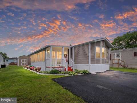 607 S HUCKLEBERRY AVENUE, BEAR, DE 19701