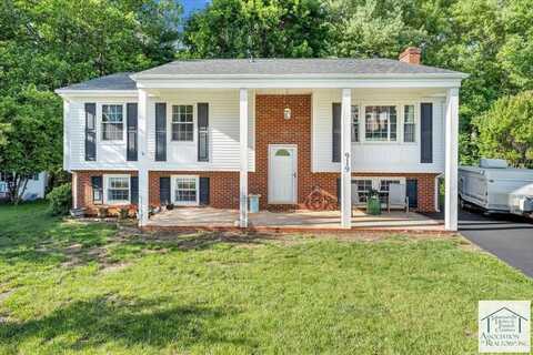 919 Halifax Rd, Vinton, VA 24179