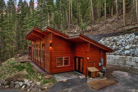 7585 River Road, Truckee, CA 96161
