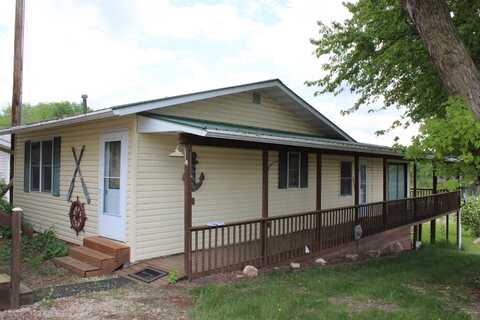 631 N 1st Street, Harpers Ferry, IA 52146