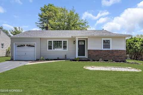 28 Oakfield Road, Toms River, NJ 08757
