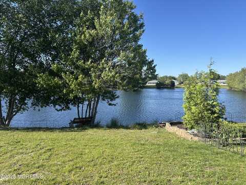 128 Bonaire Drive, Toms River, NJ 08757