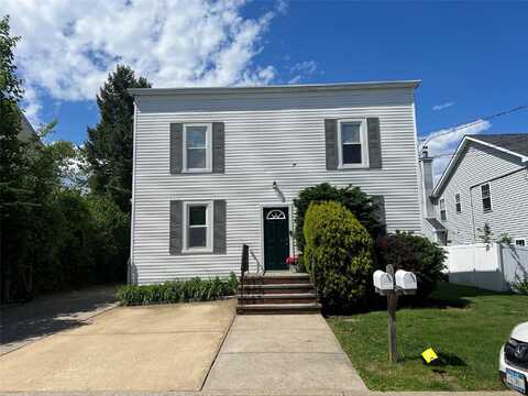 32 Walters Avenue, Syosset, NY 11791