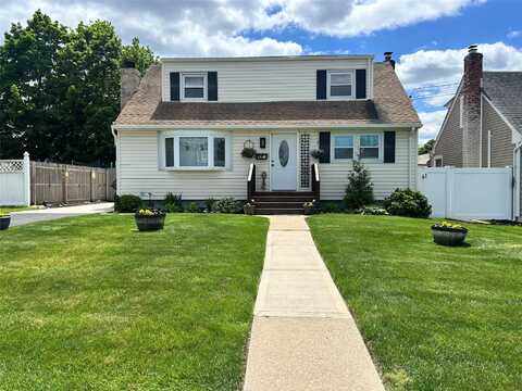 48 Bogart Street, Huntington Station, NY 11746