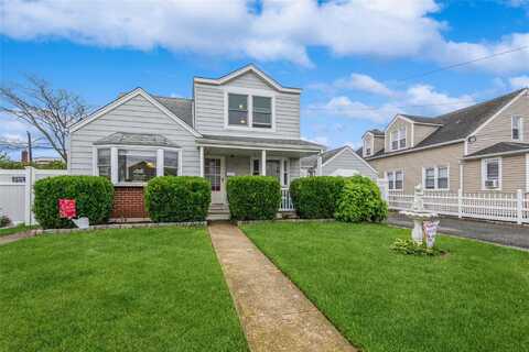 64 Kent Road, Island Park, NY 11558