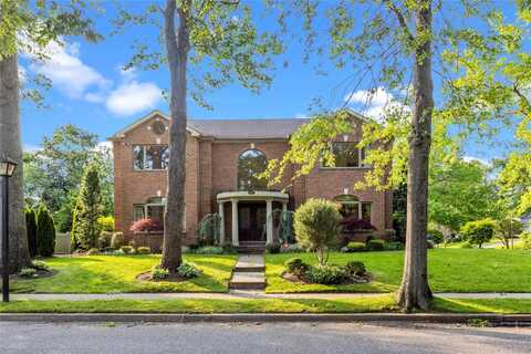 33 Snapdragon Lane, Roslyn Heights, NY 11577