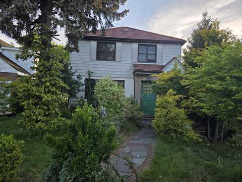 7662 174th Street, Flushing, NY 11366