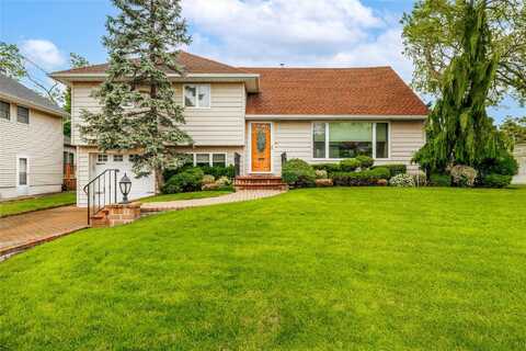 168 W Henrietta Avenue, Oceanside, NY 11572