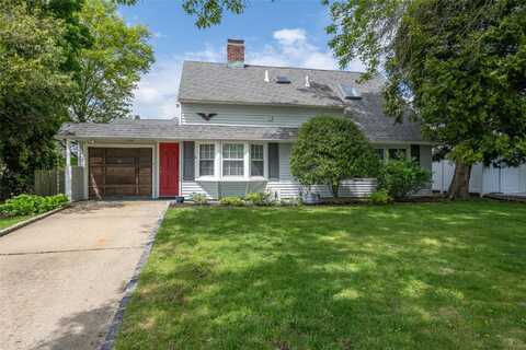 30 Flagstone Lane, Westbury, NY 11590