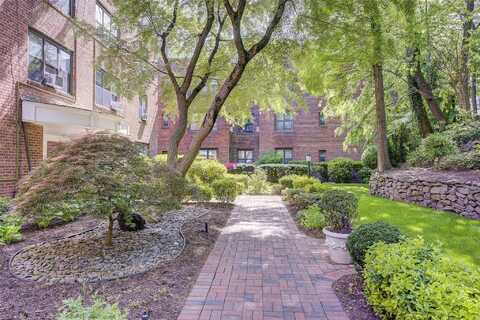 2 Town House Place, Great Neck, NY 11021