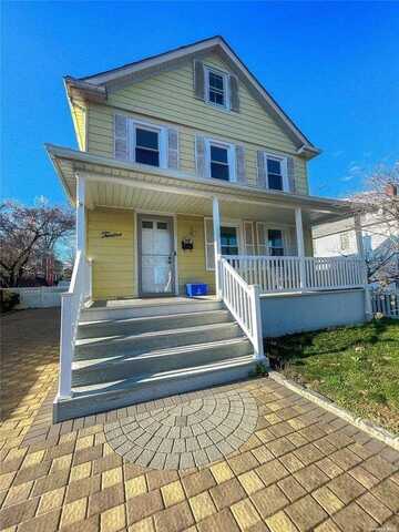 12 Valentine Street, Glen Cove, NY 11542