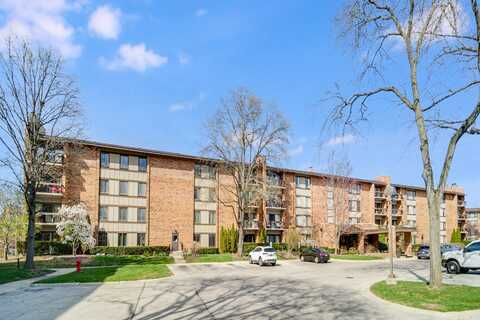 201 Lake Hinsdale Drive, Willowbrook, IL 60527