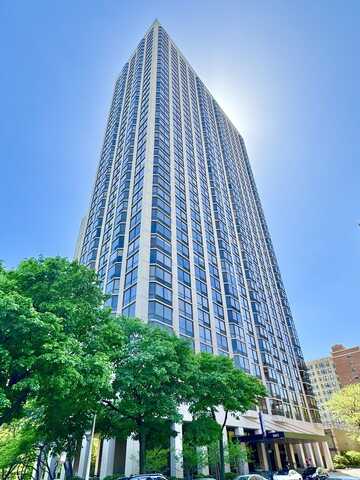 2650 N Lakeview Avenue, Chicago, IL 60614