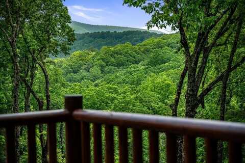 947 Mountain Oak Road, Ellijay, GA 30536