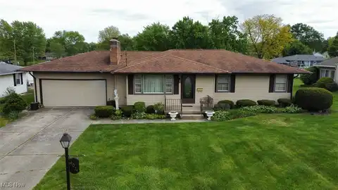 6074 Frontier Drive, Youngstown, OH 44514