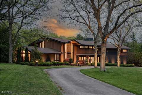 2471 Snowberry Lane, Pepper Pike, OH 44124