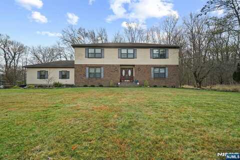 72 Higgins Place, Harrington Park, NJ 07640