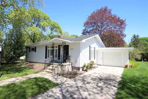 204 Burns, Charlevoix, MI 49720