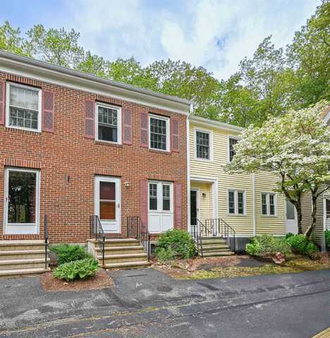 715 Fox Hollow Way, Manchester, NH 03104