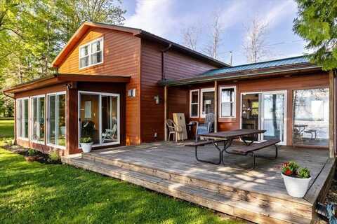 39 Bourdeau Lane North, Alburgh, VT 05440