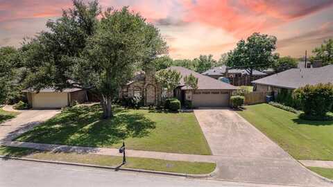 409 Heneretta Drive, Hurst, TX 76054