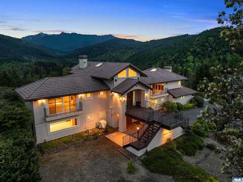 572 Sunset Heights Dr, Port Angeles, WA 98363
