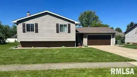 11 GRAND Avenue, Jacksonville, IL 62650