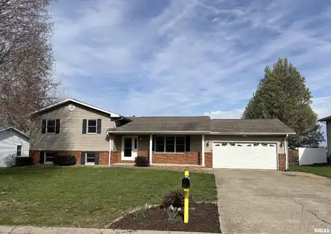 2110 MAGNOLIA Drive, Jacksonville, IL 62650