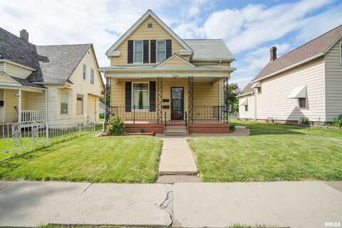 2006 DIXWELL Street, Davenport, IA 52802