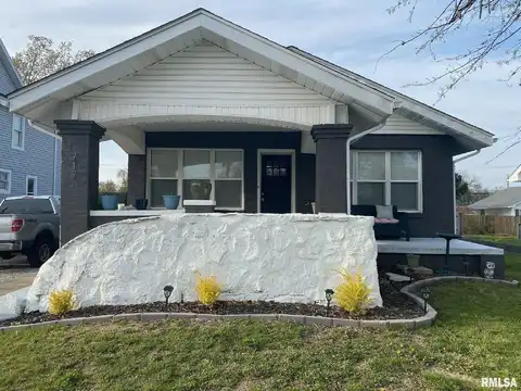 717 E MAIN Street, Benton, IL 62812
