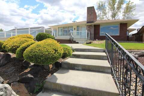 2003 W Canal Drive, Kennewick, WA 99336