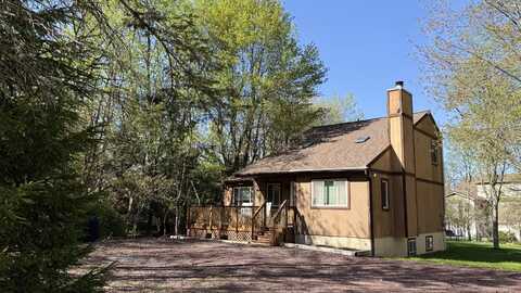 525 Towamensing Trail, Albrightsville, PA 18210