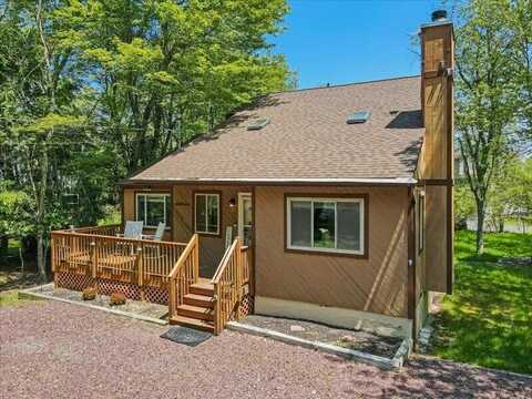 525 Towamensing Trail, Albrightsville, PA 18210